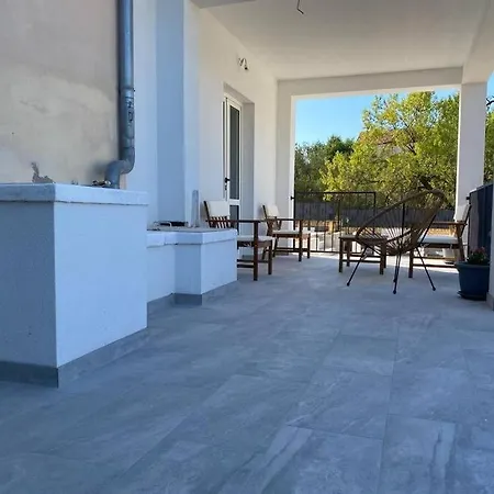 Apartment Isla With Heated Pool,center, Near The