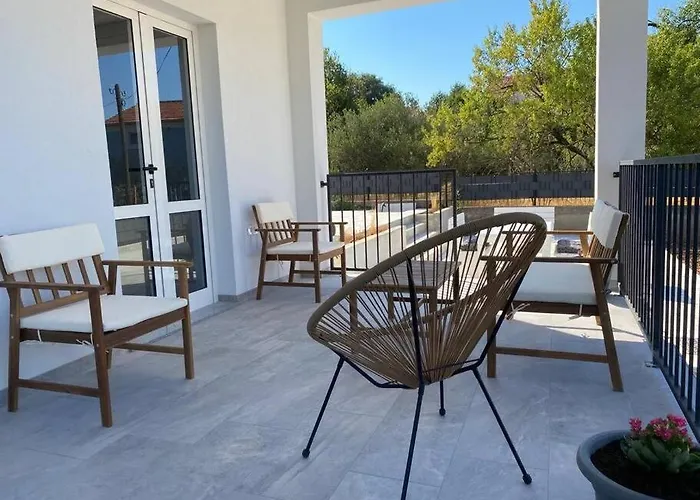 Isla With Heated Pool,center, Near The Apartmán *