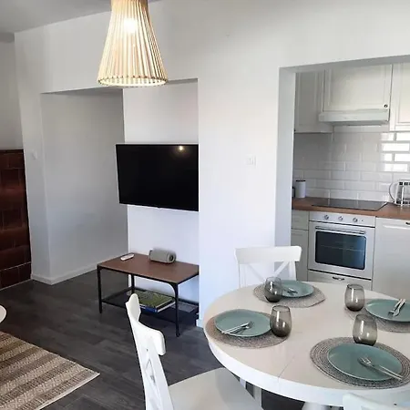 Isla With Heated Pool,center, Near The Apartman Preko
