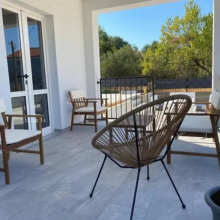 Isla With Heated Pool,center, Near The Apartman *