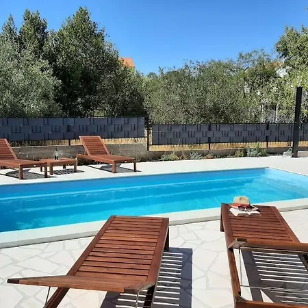Apartman Isla With Heated Pool,center, Near The *
