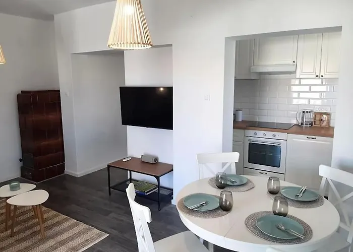 Isla With Heated Pool,center, Near The Appartement Preko