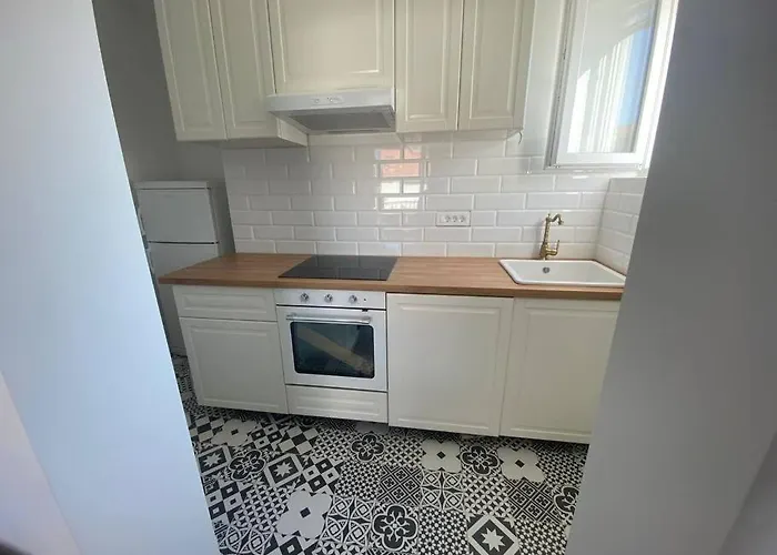 Isla With Heated Pool,center, Near The