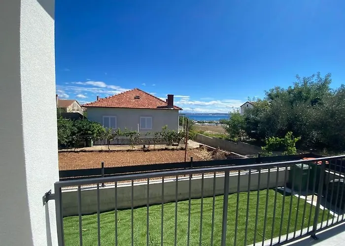 Appartement Isla With Heated Pool,center, Near The Preko