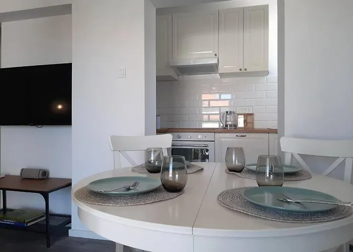 Isla With Heated Pool,center, Near The