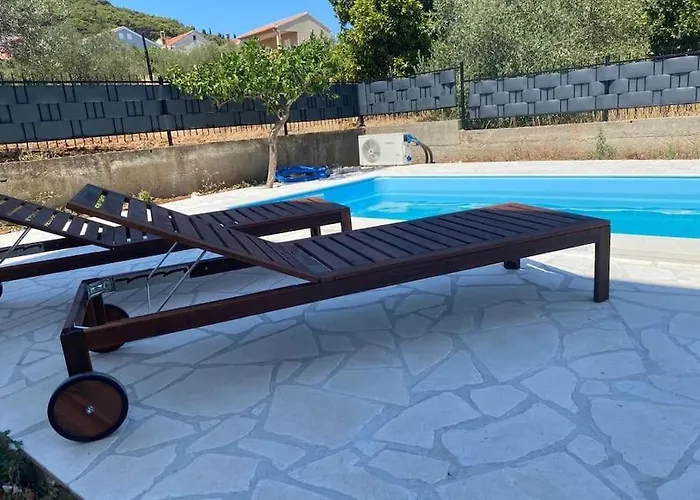 Isla With Heated Pool,center, Near The פרקו