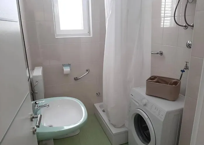 Isla With Heated Pool,center, Near The * Preko