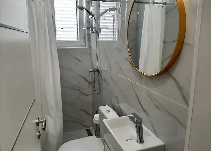 Isla With Heated Pool,center, Near The Appartement