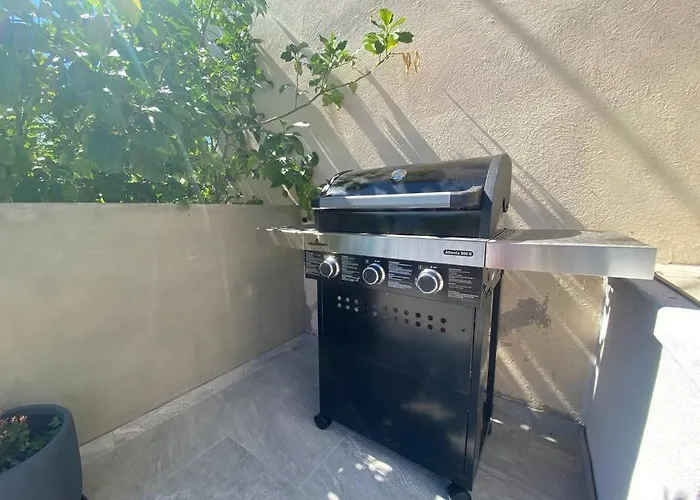 Isla With Heated Pool,center, Near The * Preko